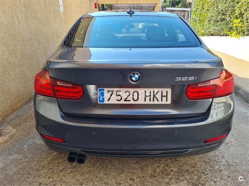 Usado BMW 328 Sport Line 245 CV (180 kW) 2012 Gris / plata Berlina