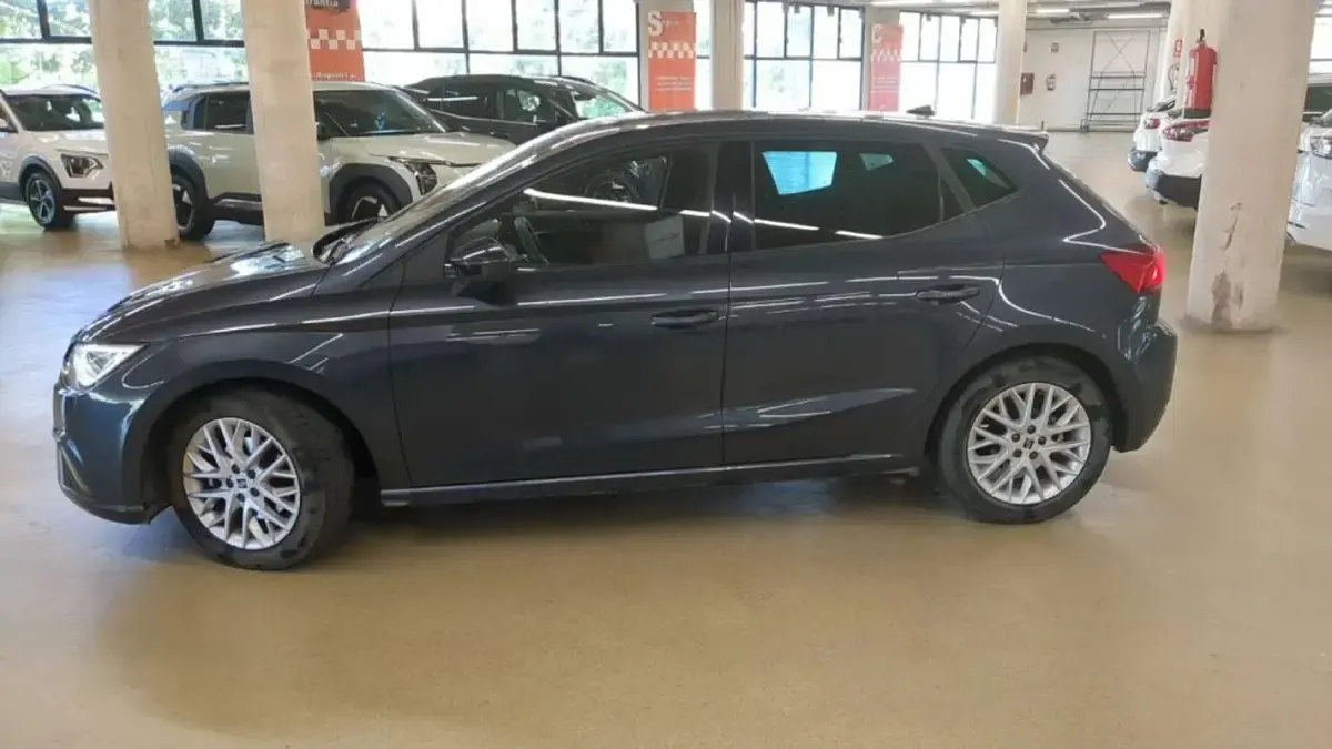 Usado Seat Ibiza FR 116 CV (85 kW) 2024 Gris Utilitario
