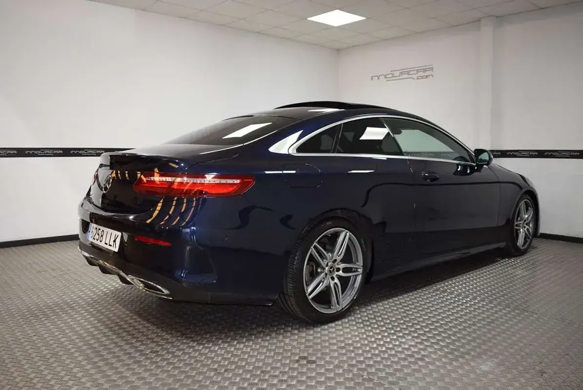 Usado Mercedes E220 193 CV (141 kW) 2019 Azul Coupe