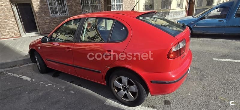 Usado Seat Leon 90 CV (66 kW) 2003 Rojo Berlina