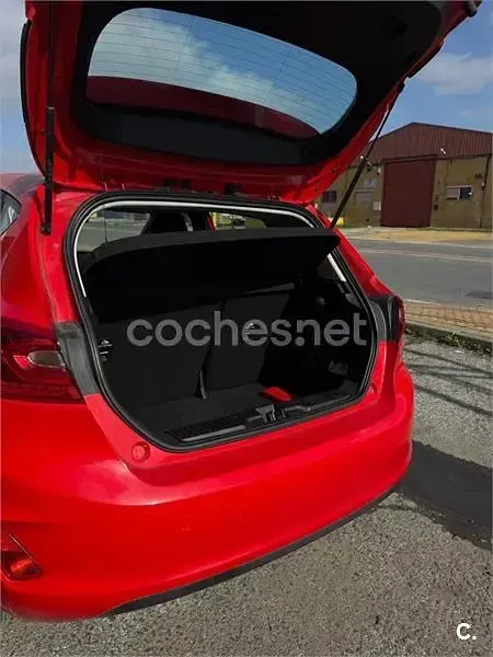 Usado Ford Fiesta Titanium 100 CV (73 kW) 2017 Rojo Utilitario