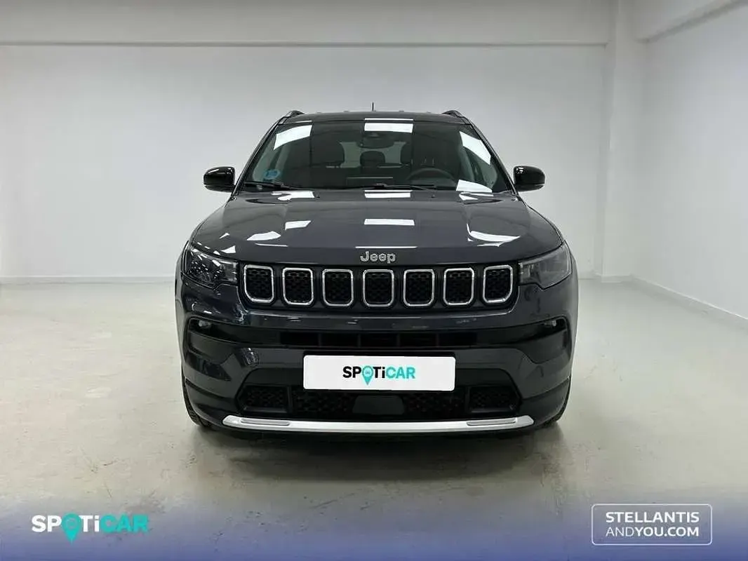 Usado Jeep Compass Limited 131 CV (96 kW) 2022 Gris SUV
