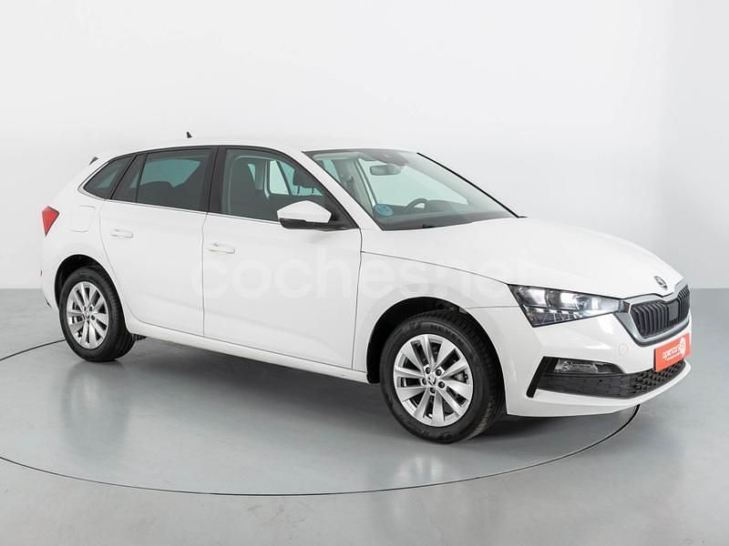 Usado Skoda Scala Ambition 95 CV (69 kW) 2023 Blanco Utilitario