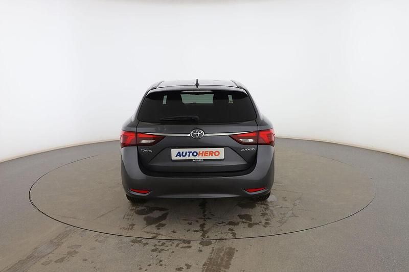 Usado Toyota Avensis Advance 143 CV (105 kW) 2016 Gris Familiar