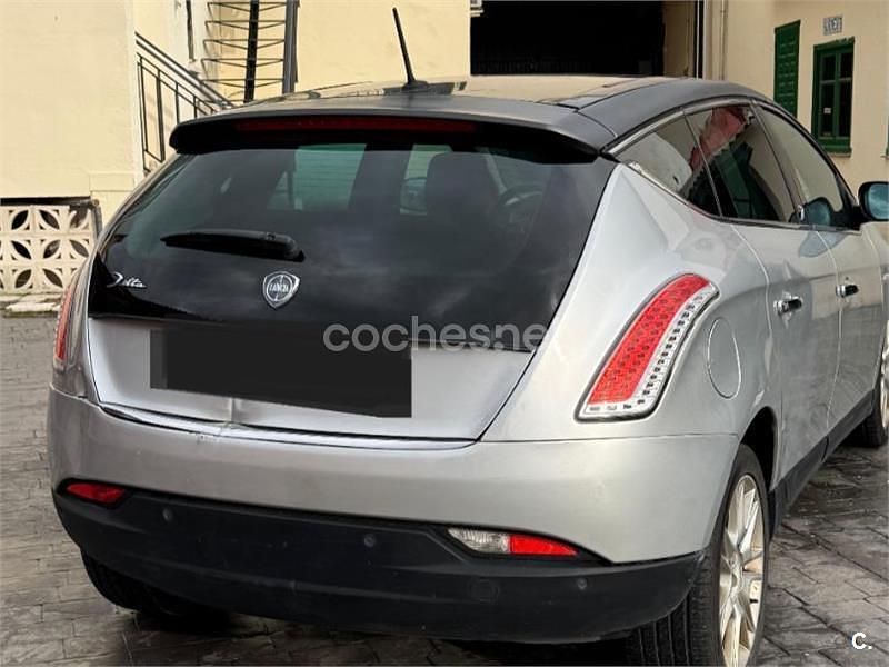 Usado Lancia Delta 120 CV (88 kW) 2009 Gris / plata Utilitario