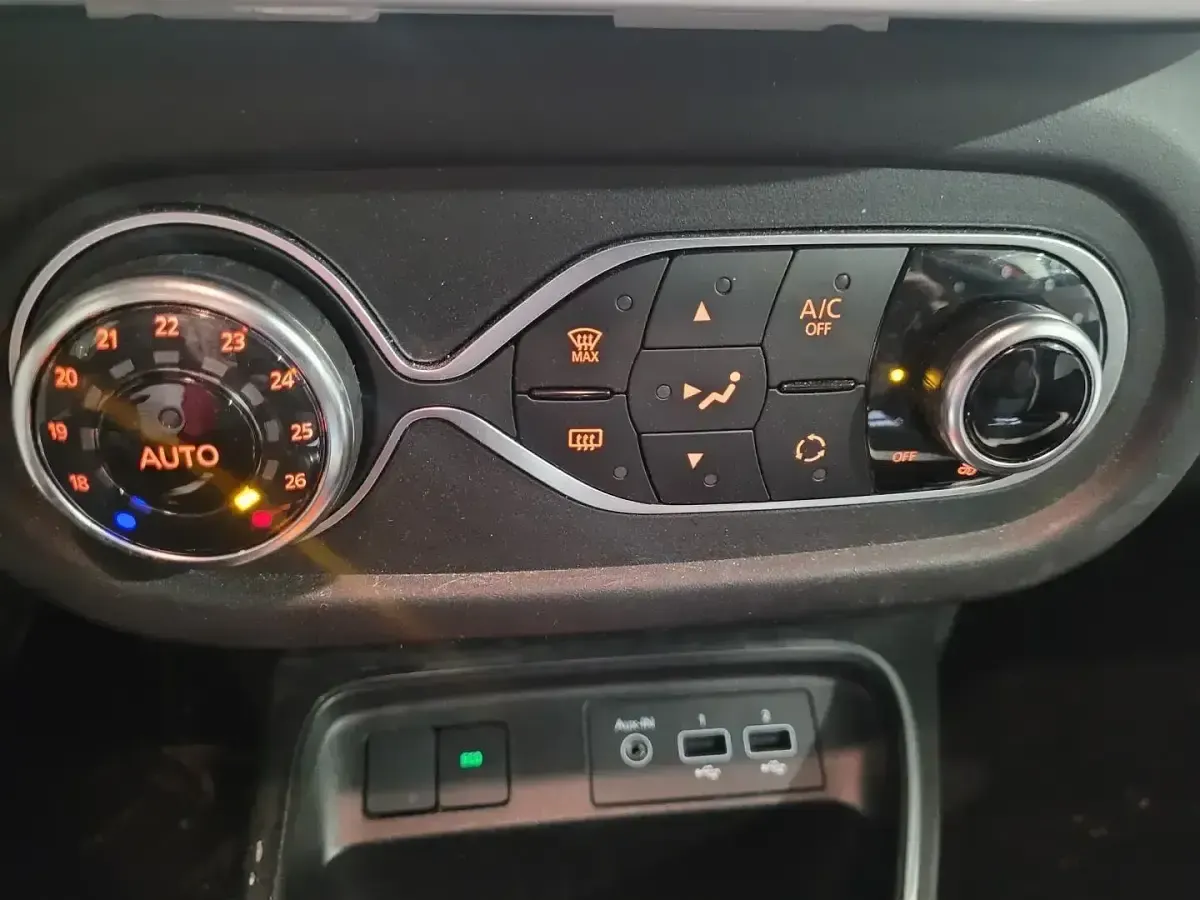 Usado Renault Twingo Vibes 59 kW (81 CV) 2020 Naranja Utilitario