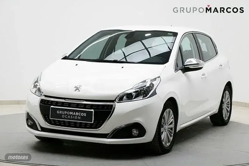 Usado Peugeot 208 Allure 100 CV (73 kW) 2018 Blanco Utilitario