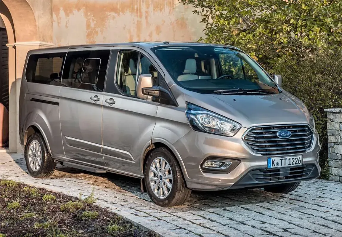 Nuevo Ford Tourneo Custom Titanium X 170 CV (125 kW) 2026 Negro Van