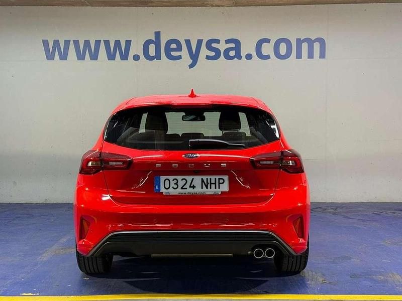 Usado Ford Focus ST-Line 125 CV (91 kW) 2025 Rojo Utilitario