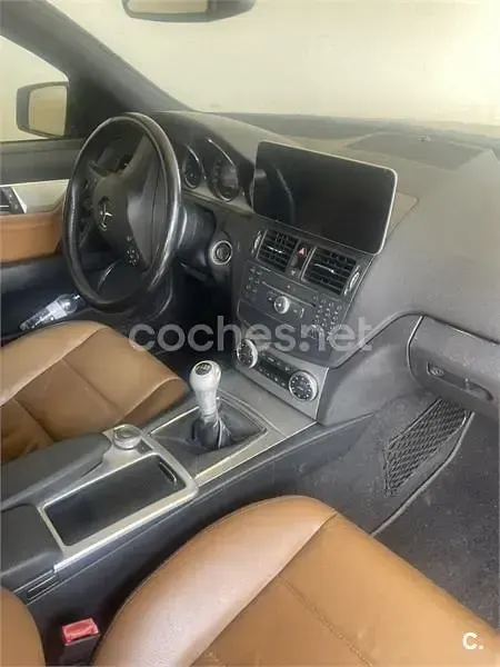 Usado Mercedes C180 156 CV (114 kW) 2010 Azul Familiar