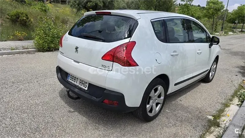 Usado Peugeot 3008 Premium 112 CV (82 kW) 2011 Blanco Familiar