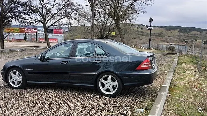 Usado Mercedes C32 AMG AMG 354 CV (260 kW) 2001 Azul Berlina