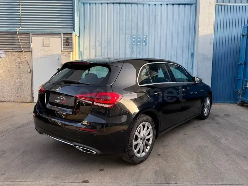 Usado Mercedes A200 163 CV (119 kW) 2018 Negro Berlina