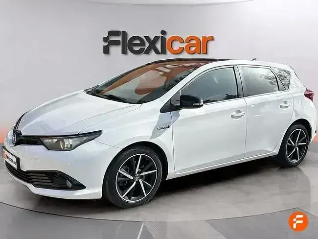 Usado Toyota Auris Hybrid Active 136 CV (100 kW) 2018 Blanco Berlina