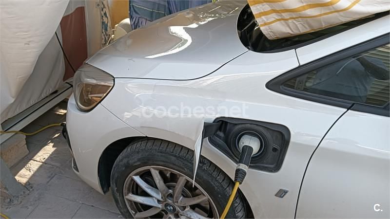 Usado BMW 225 Active Tourer iPerformance 224 CV (164 kW) 2019 Blanco Monovolumen