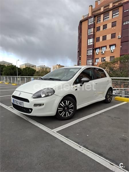 Usado Fiat Punto Pop 77 CV (56 kW) 2014 Blanco Utilitario