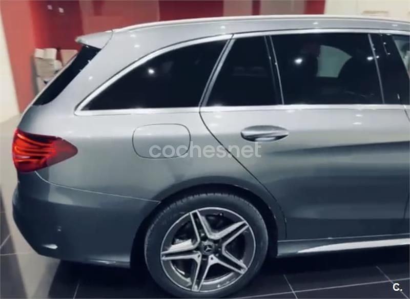Usado Mercedes C300e 320 CV (235 kW) 2019 Gris / plata Familiar