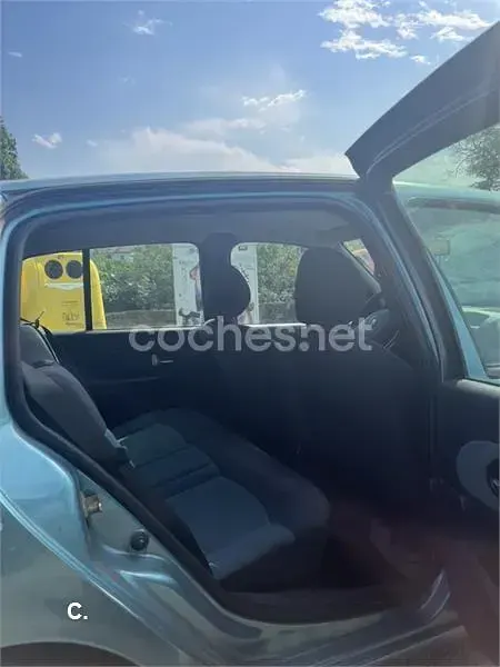 Usado Renault Clio II 60 CV (44 kW) 2005 Azul Berlina