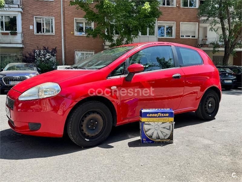 Rojo Usado 2009 Fiat Grande Punto Active Utilitario | 3000 € (Buen precio) - Imagen 1/4