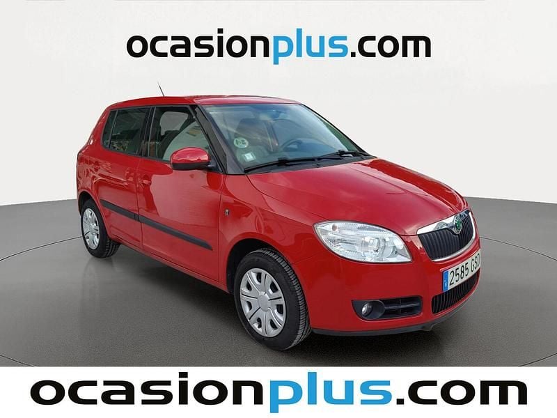 Usado Skoda Fabia 70 CV (51 kW) 2009 Rojo Utilitario