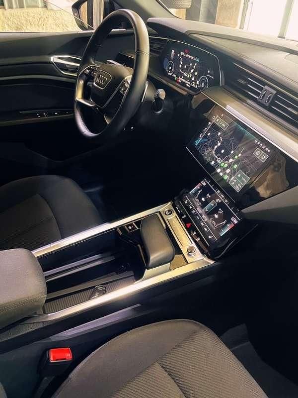 Usado Audi e-tron Sportback 230 kW (313 CV) 2020 Negro SUV