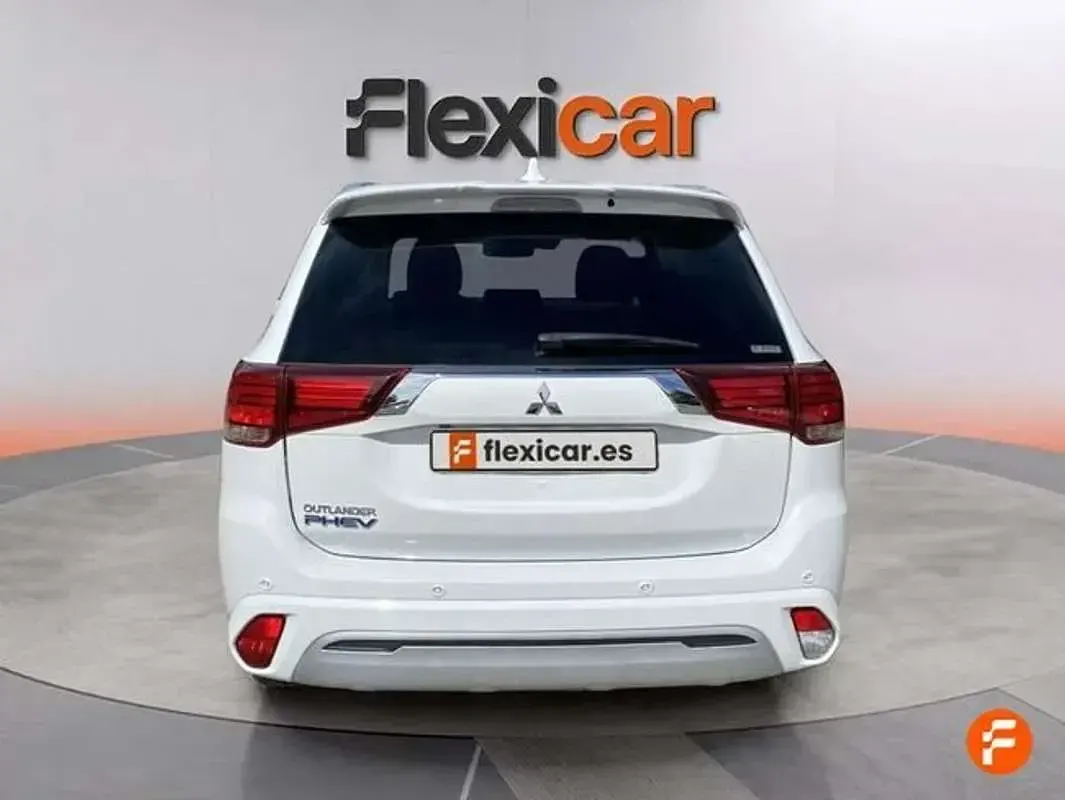 Usado Mitsubishi Outlander P-HEV 224 CV (164 kW) 2020 Blanco SUV