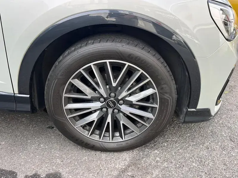 Usado Audi Q3 Sportback Advanced 150 CV (110 kW) 2022 Gris / plata SUV