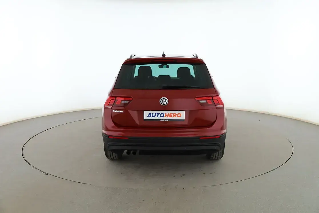 Usado VW Tiguan Advance 150 CV (110 kW) 2019 Rojo SUV