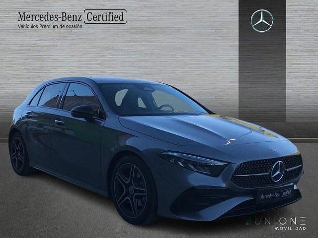 Usado Mercedes A180 AMG line 116 CV (85 kW) 2026 Gris montaña