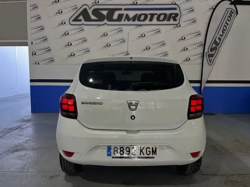 Usado Dacia Sandero Ambiance 75 CV (55 kW) 2018 Blanco Berlina