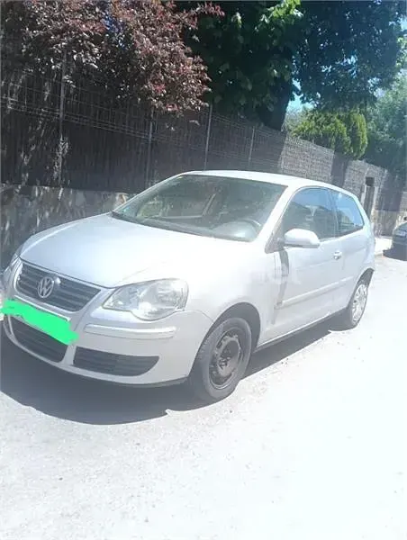 Usado VW Polo Advance 75 CV (55 kW) 2006 Gris / plata Utilitario