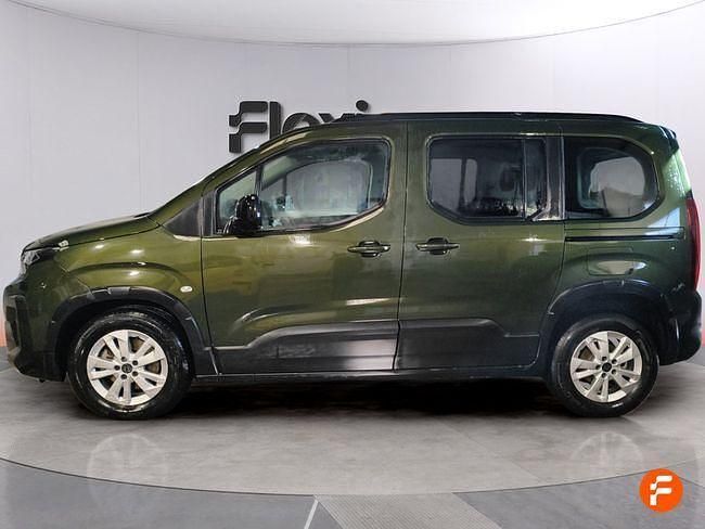 Usado Peugeot Rifter Allure 100 CV (73 kW) 2024 Verde Monovolumen