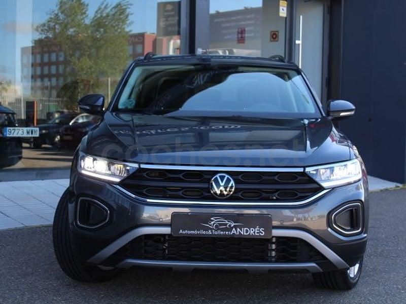 Usado VW T-Roc Life 150 CV (110 kW) 2023 Gris / plata SUV
