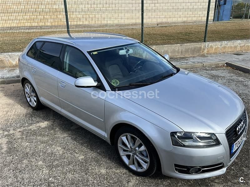 Gris / plata Usado 2011 Audi A3 Sportback Ambition Utilitario | 9600 € (Precio justo) - Imagen 1/4