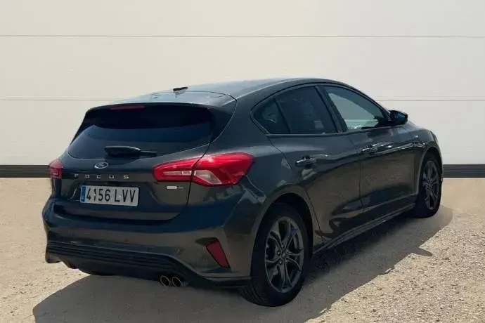 Usado Ford Focus ST-Line 125 CV (91 kW) 2022 Negro Berlina