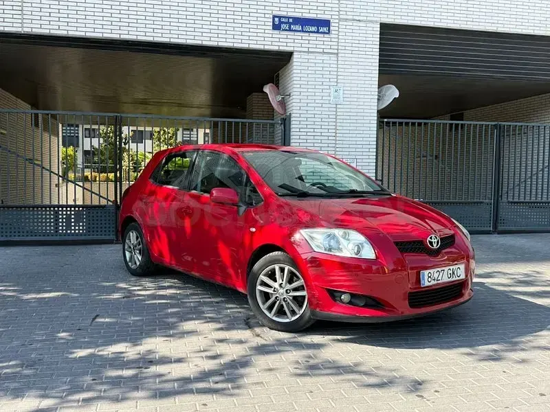 Usado Toyota Auris Active 126 CV (92 kW) 2010 Rojo Utilitario