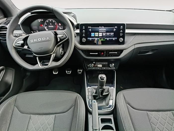 Usado Skoda Fabia 115 CV (84 kW) 2025 Gris plata Utilitario