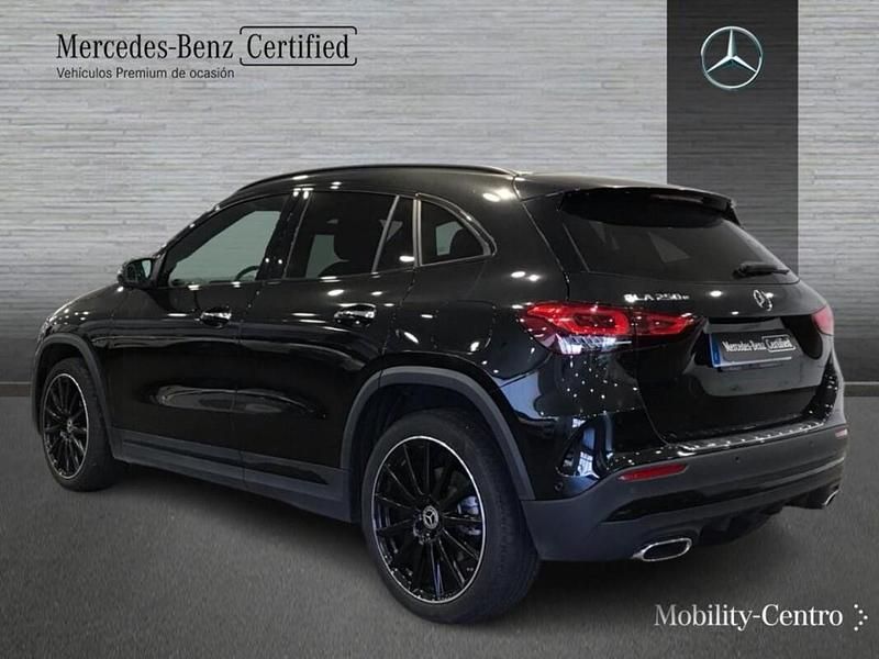 Usado Mercedes GLA250 AMG line 160 CV (117 kW) 2022 Kosmosblack  met. SUV