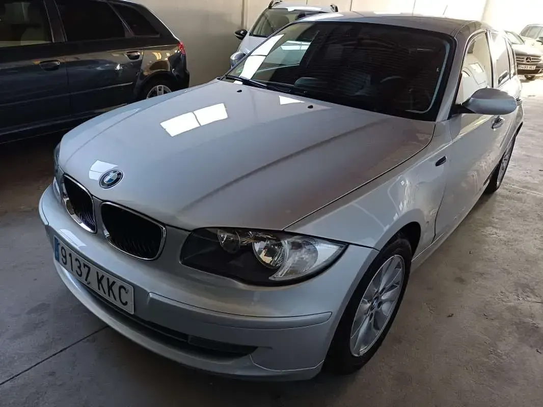 Usado BMW 120 177 CV (130 kW) 2009 Gris Utilitario