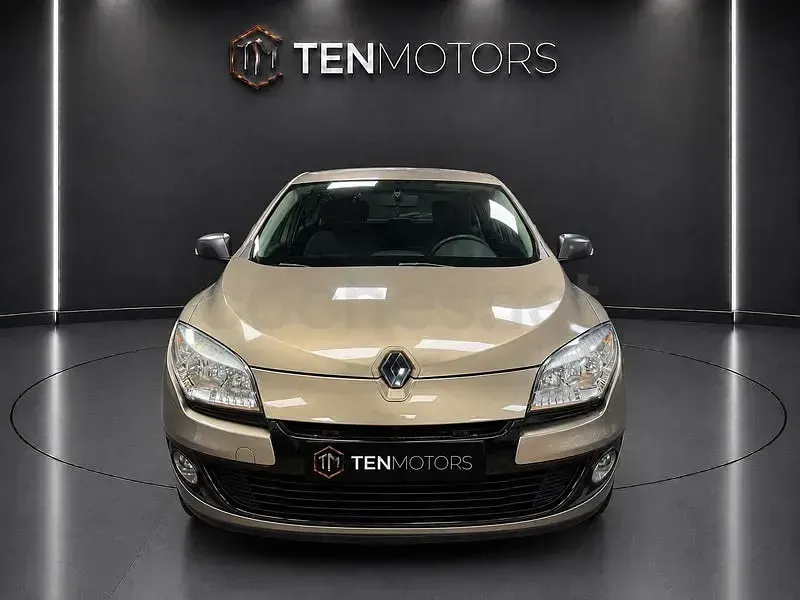 Usado Renault Mégane III Expression 90 CV (66 kW) 2013 Gris / plata Berlina