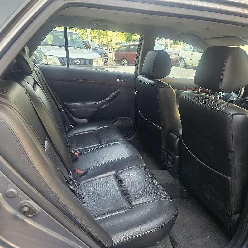 Usado Toyota Avensis Executive 147 CV (108 kW) 2004 Gris Berlina