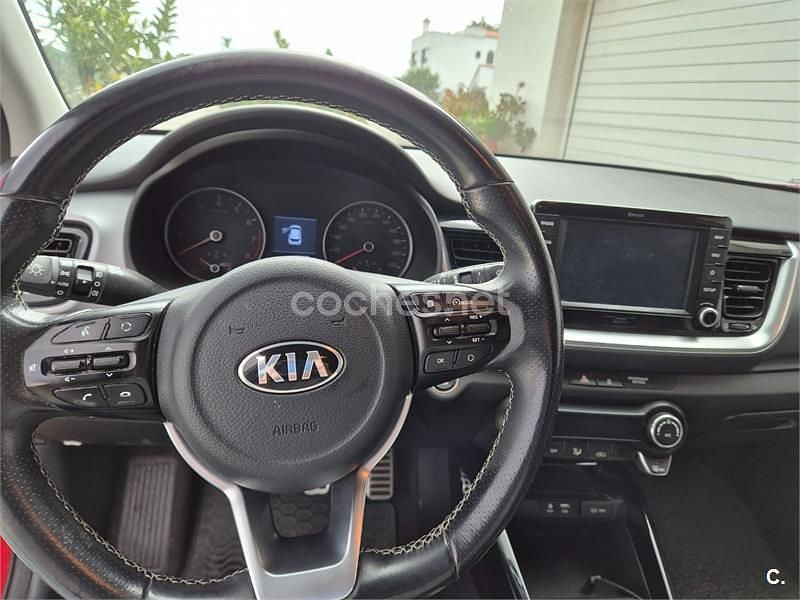 Usado Kia Stonic 100 CV (73 kW) 2018 Rojo SUV