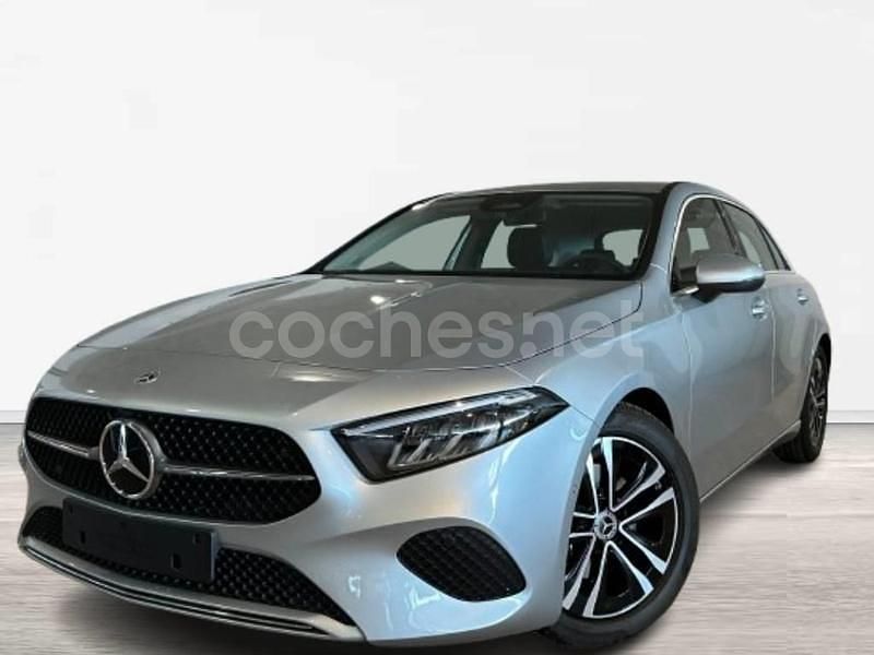 Gris / plata Usado 2025 Mercedes A180 Berlina | 29.900 € (Super precio) - Imagen 1/4