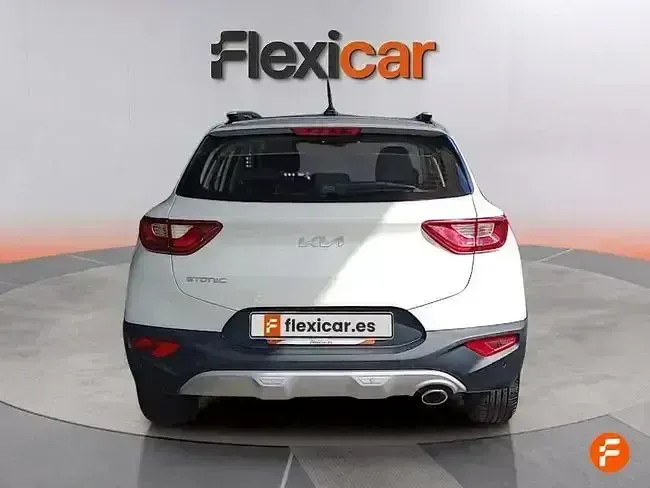 Usado Kia Stonic 100 CV (73 kW) 2023 Blanco SUV