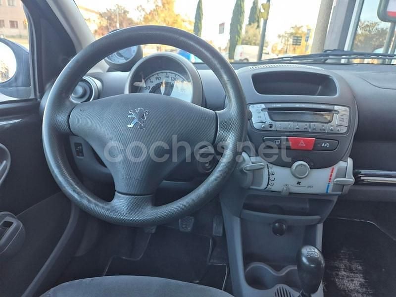 Usado Peugeot 107 68 CV (50 kW) 2006 Negro Utilitario