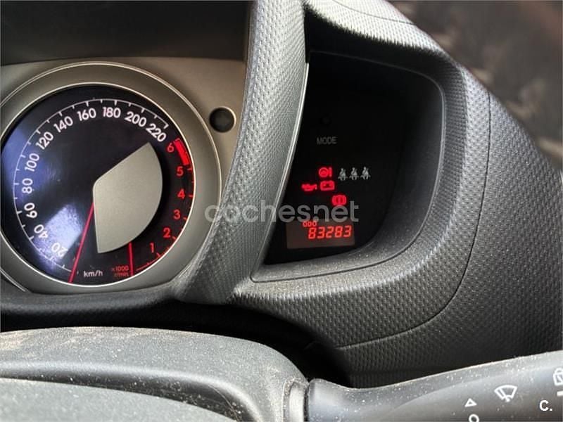 Usado Toyota Urban Cruiser Active 90 CV (66 kW) 2010 Gris / plata Utilitario