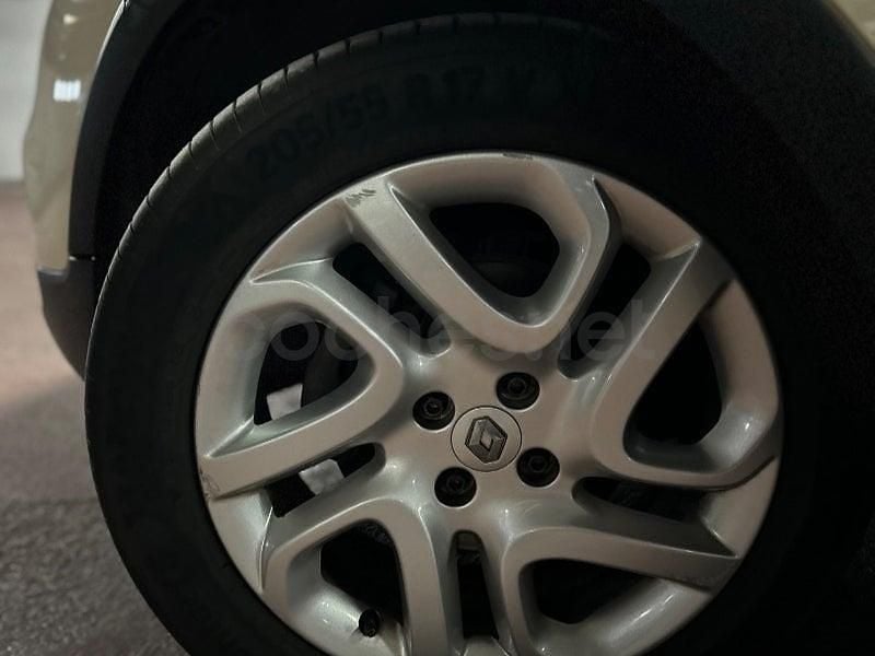 Usado Renault Captur Zen 120 CV (88 kW) 2014 Beige SUV