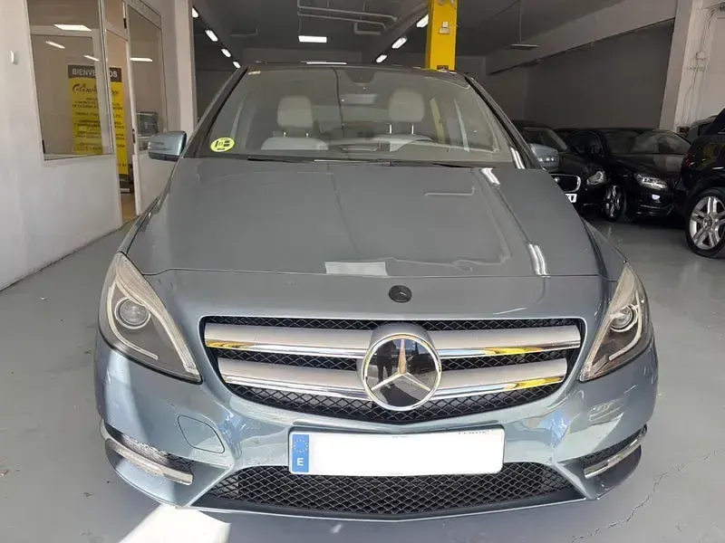Usado Mercedes B180 Urban 109 CV (80 kW) 2014 Azul Utilitario