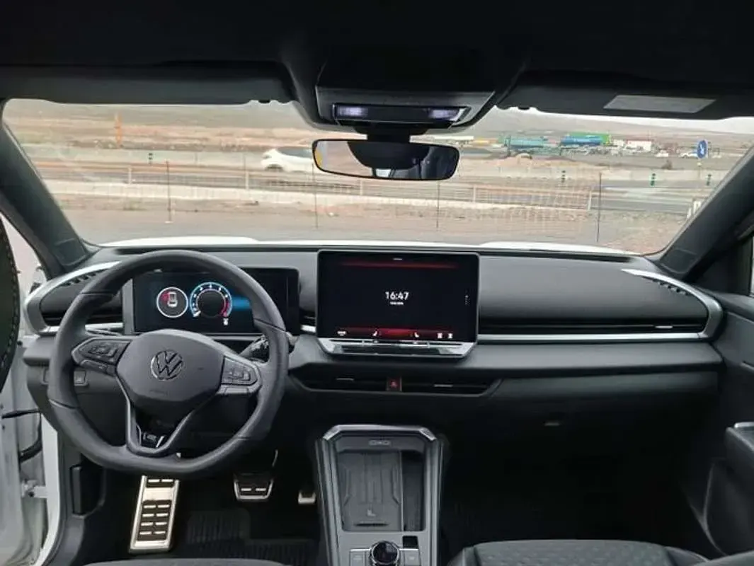 Usado VW T-Roc R-line 150 CV (110 kW) 2025 Blanco SUV