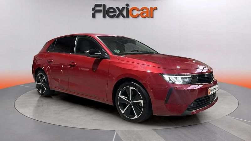 Usado Opel Astra Elegance 131 HP (96 kW) 2023 Vermelho Citadino